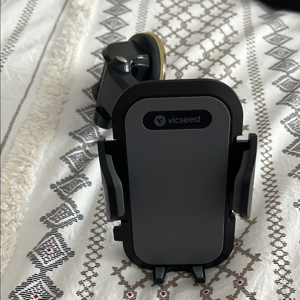 Black and Gray Car Phone Mount